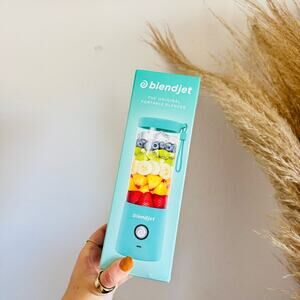 NEW BLENDJET Aqua Mint Portable Smoothie Protein Shake Maker USB Machine Bottle